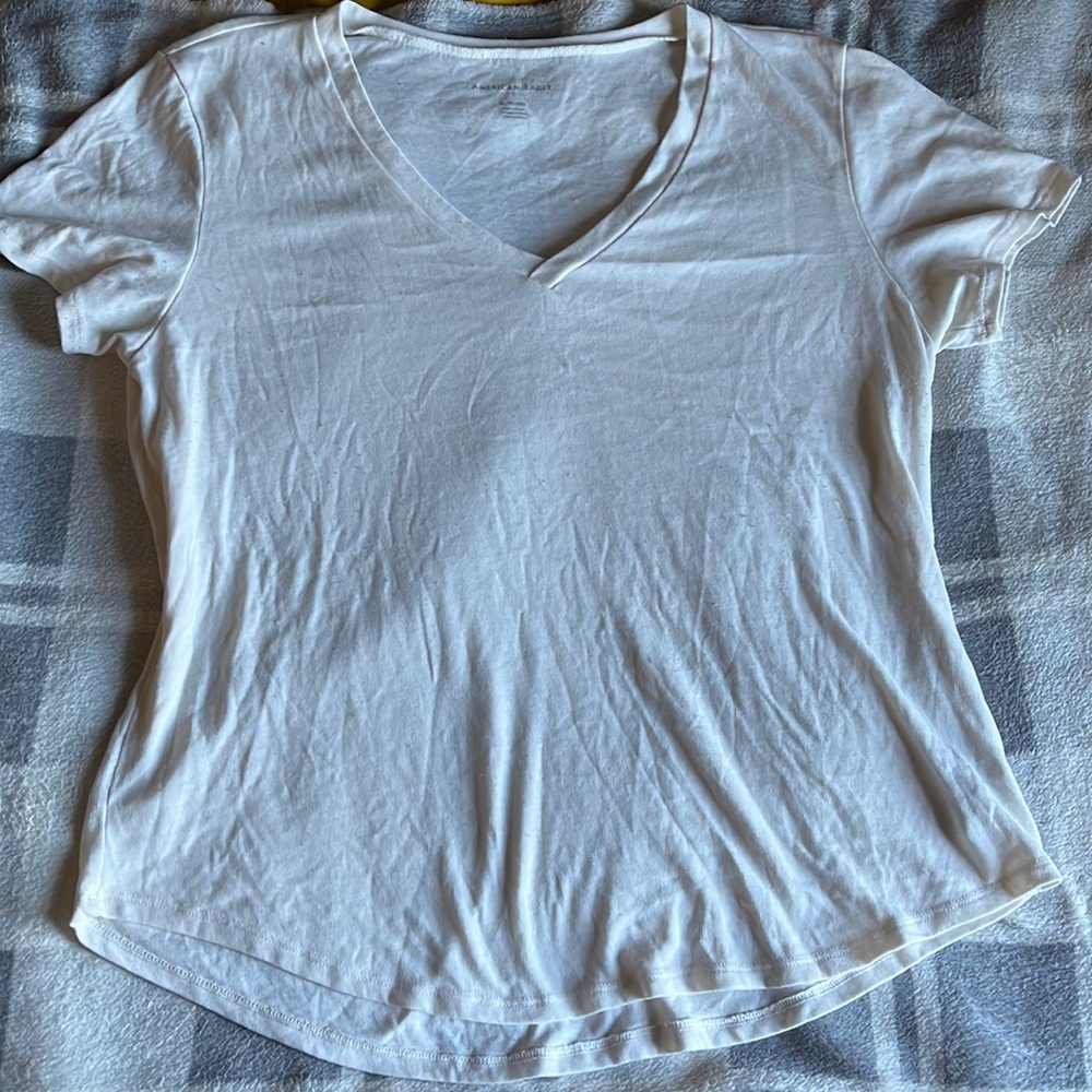 American Eagle Cream V Neck Tee XL